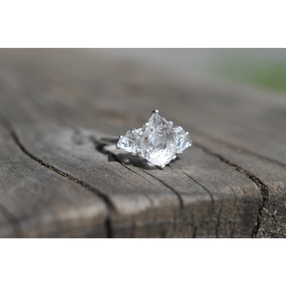 Engagement ring, raw stone ring, alternative engagement ring - Picture 2 of 5